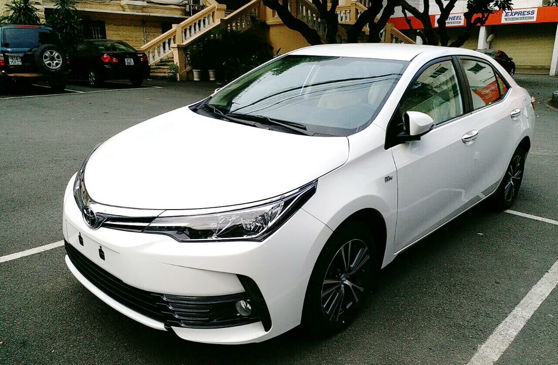 Toyota ALtis 2018 với màu trắng sang trọng và lịch thiệp